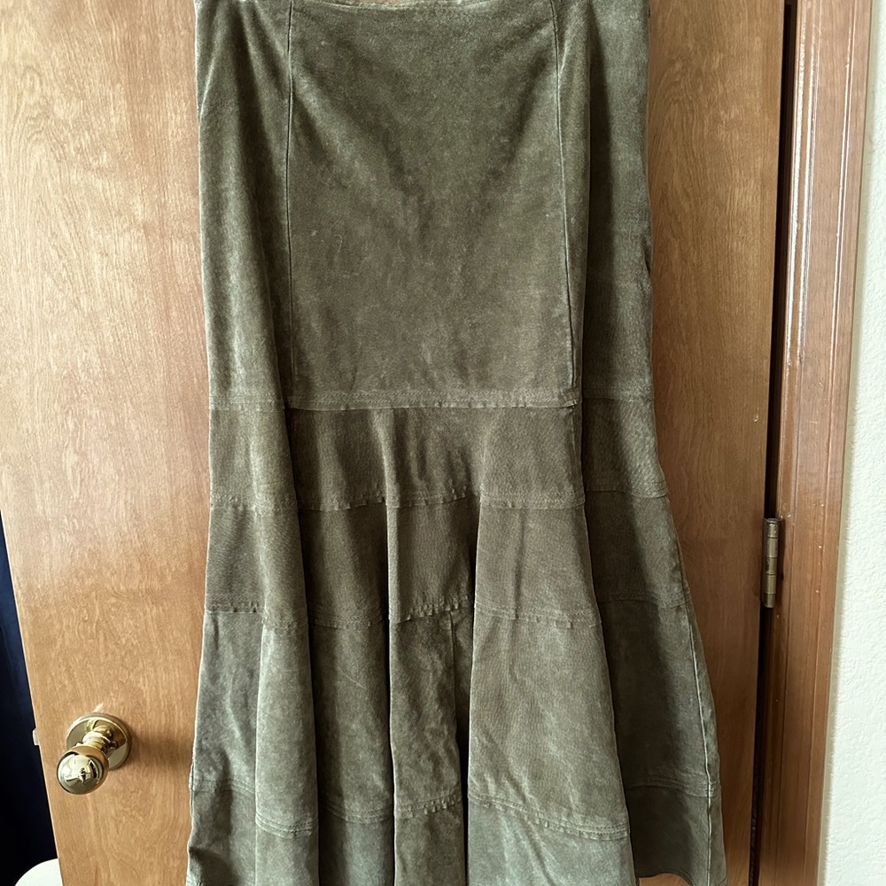 Beautiful sage cow suede skirt.  Beautiful drape, side zip. No flaws